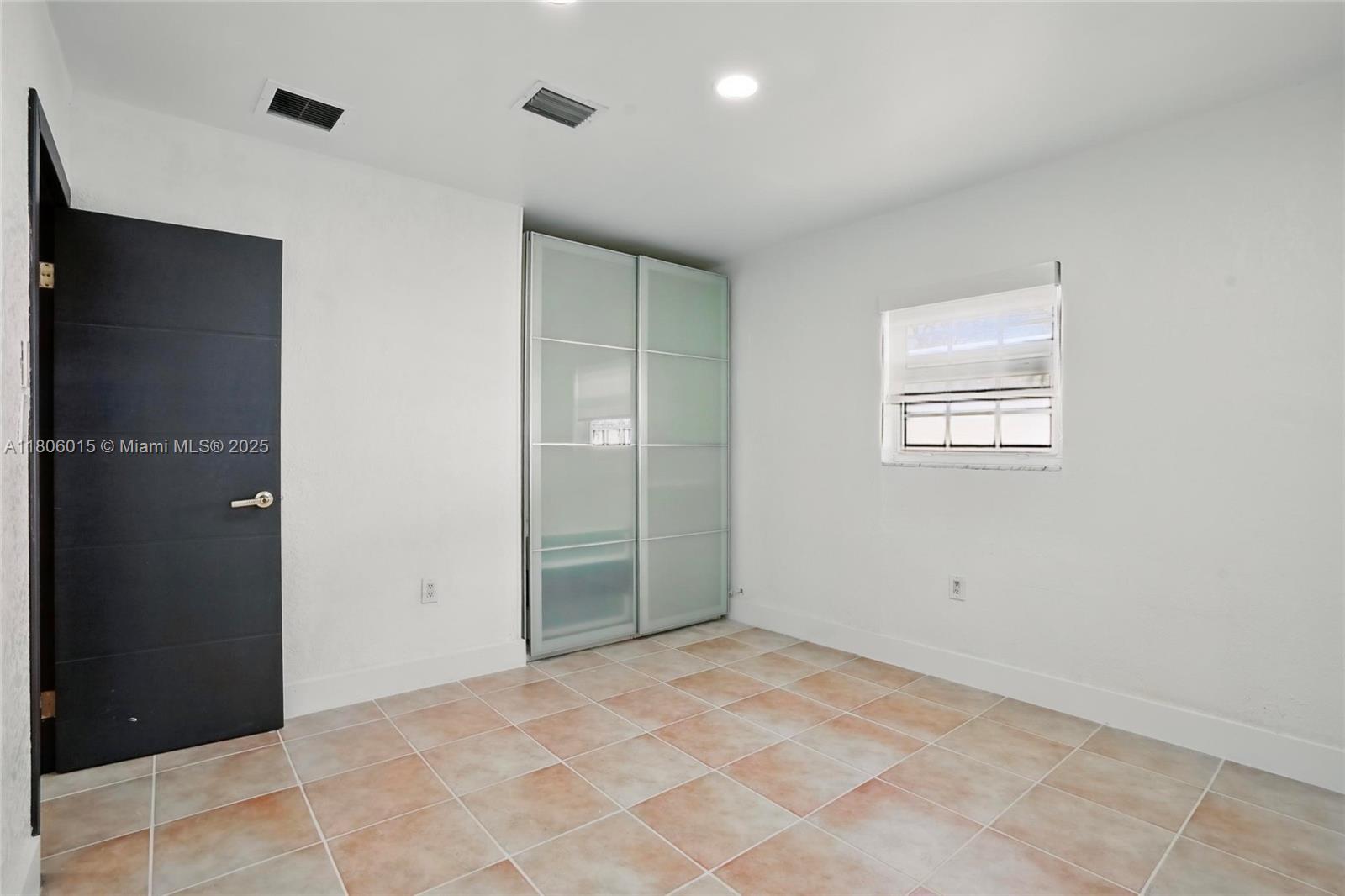 LAUDERDALE - Residential Lease