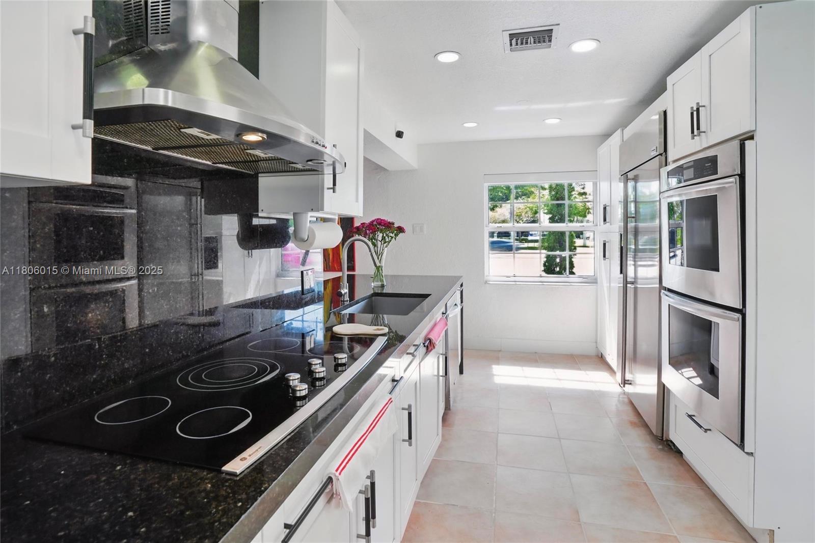 LAUDERDALE - Residential Lease