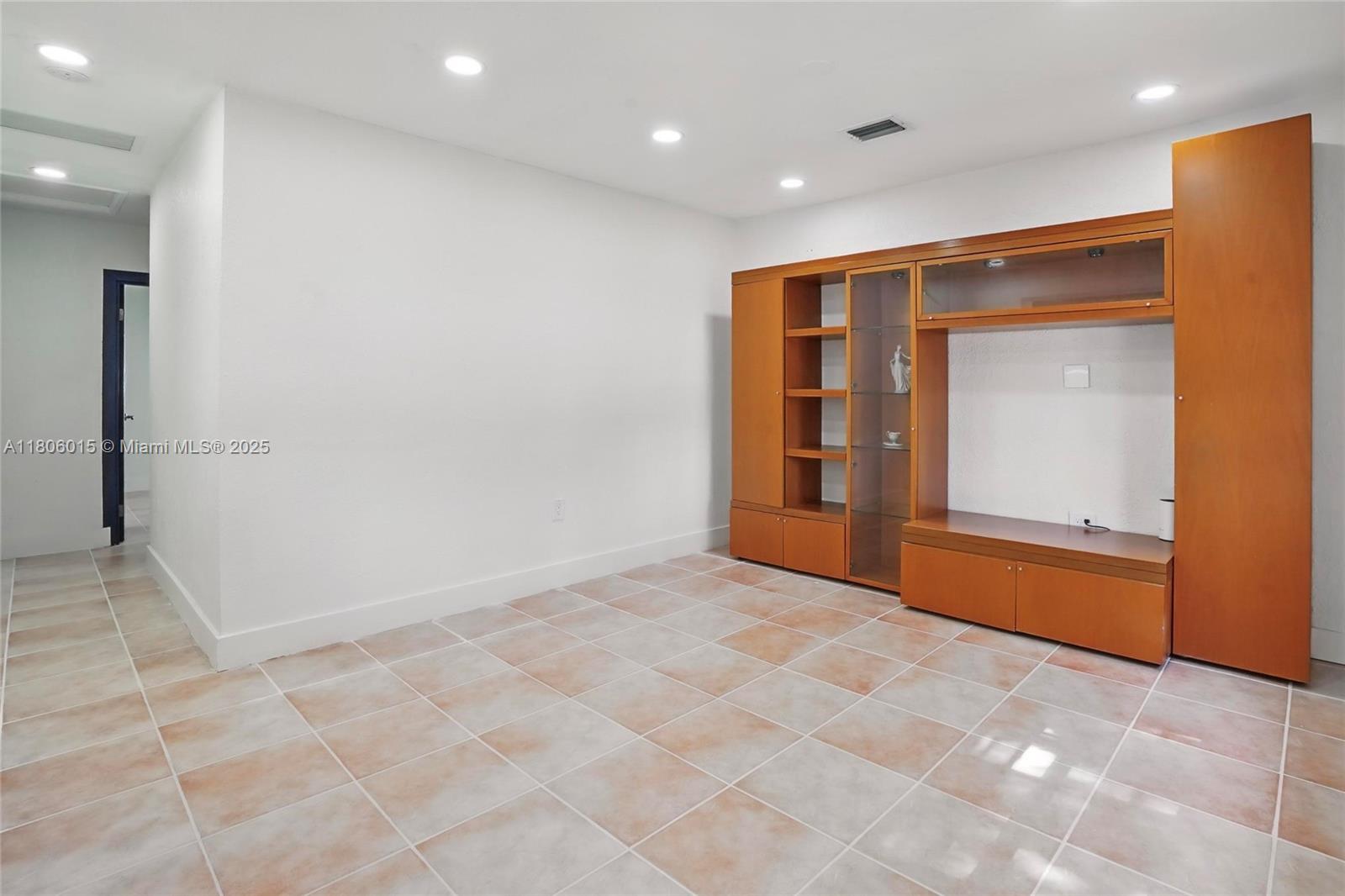 LAUDERDALE - Residential Lease