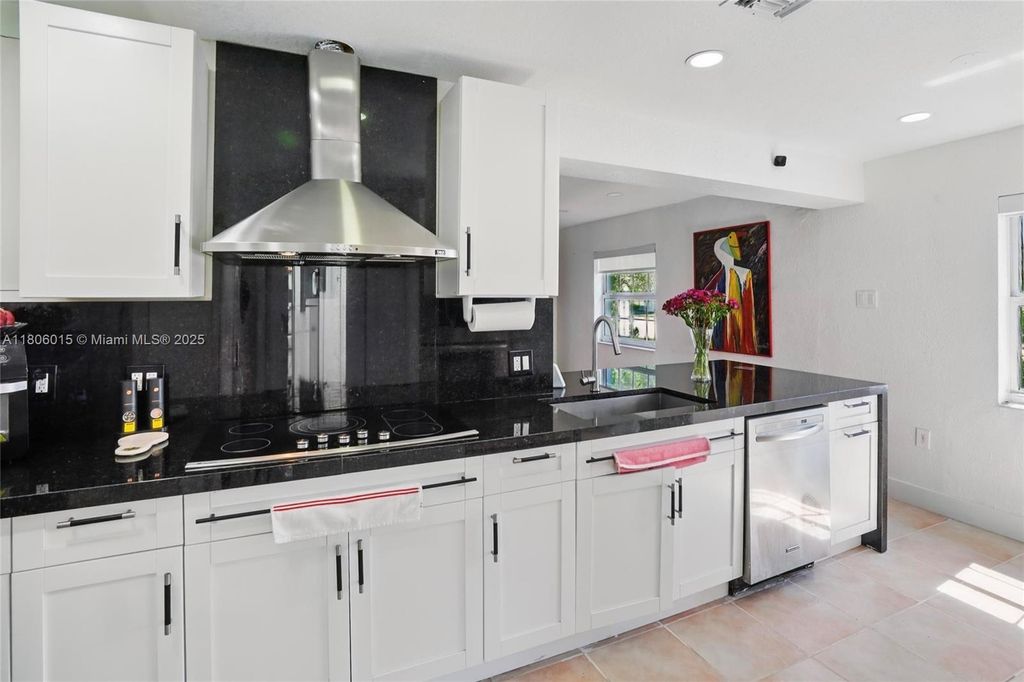 Photo of 2000 SW 4th Ave #01, Fort Lauderdale, FL 33315 (MLS # A11806015)