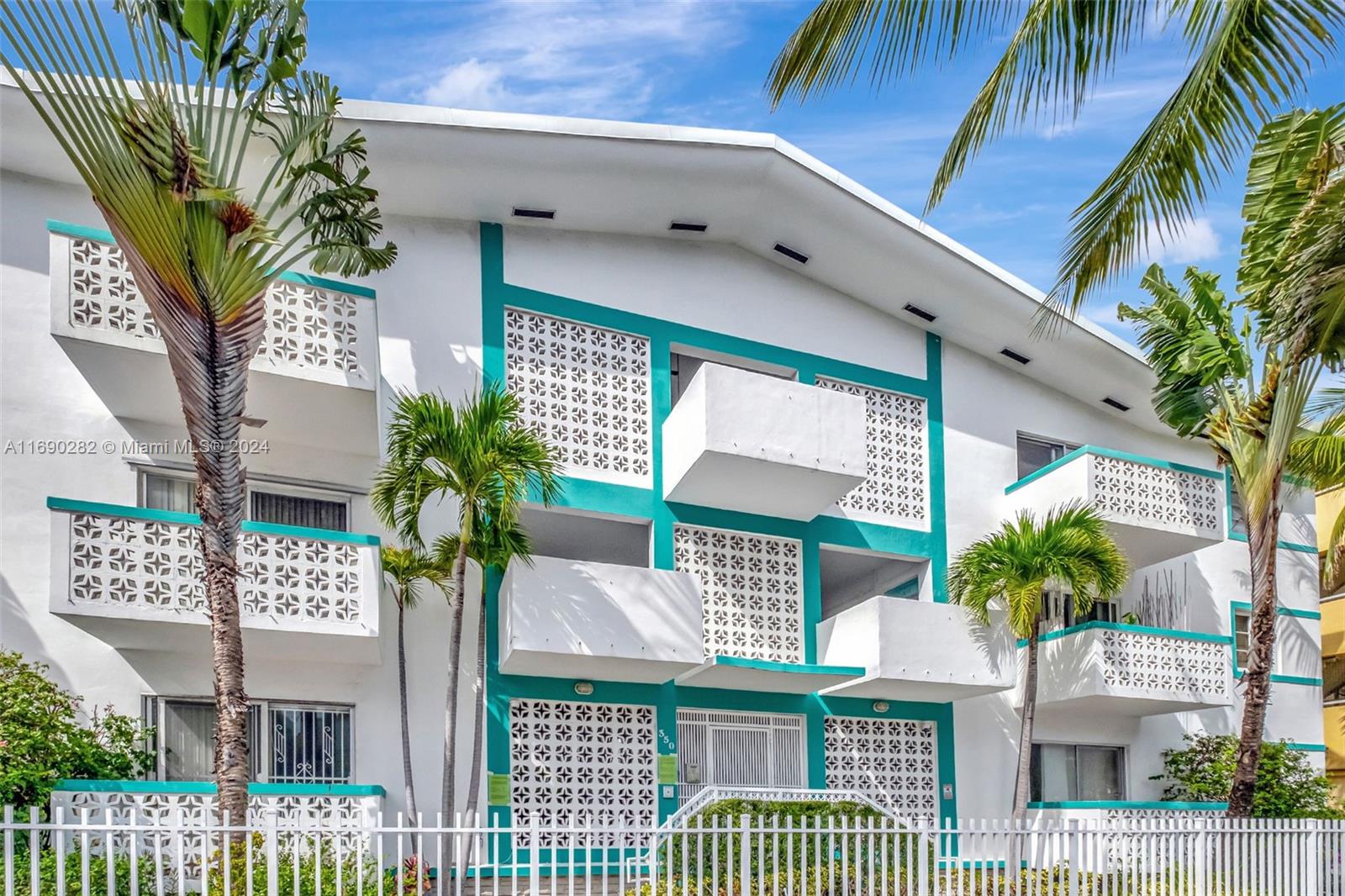 Property for Sale at 350 Collins Ave 306, Miami Beach, Miami-Dade County, Florida - Bedrooms: 1 
Bathrooms: 1  - $289,000
