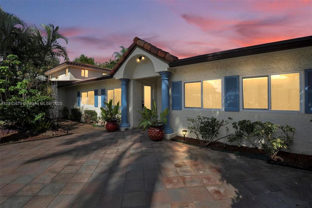 Photo of 812 Chukker Rd #3, Delray Beach, FL 33483 (MLS # A11811679)