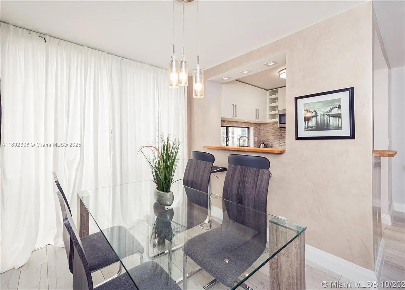 PLAZA OF AMERICAS CONDO P - Residential Lease