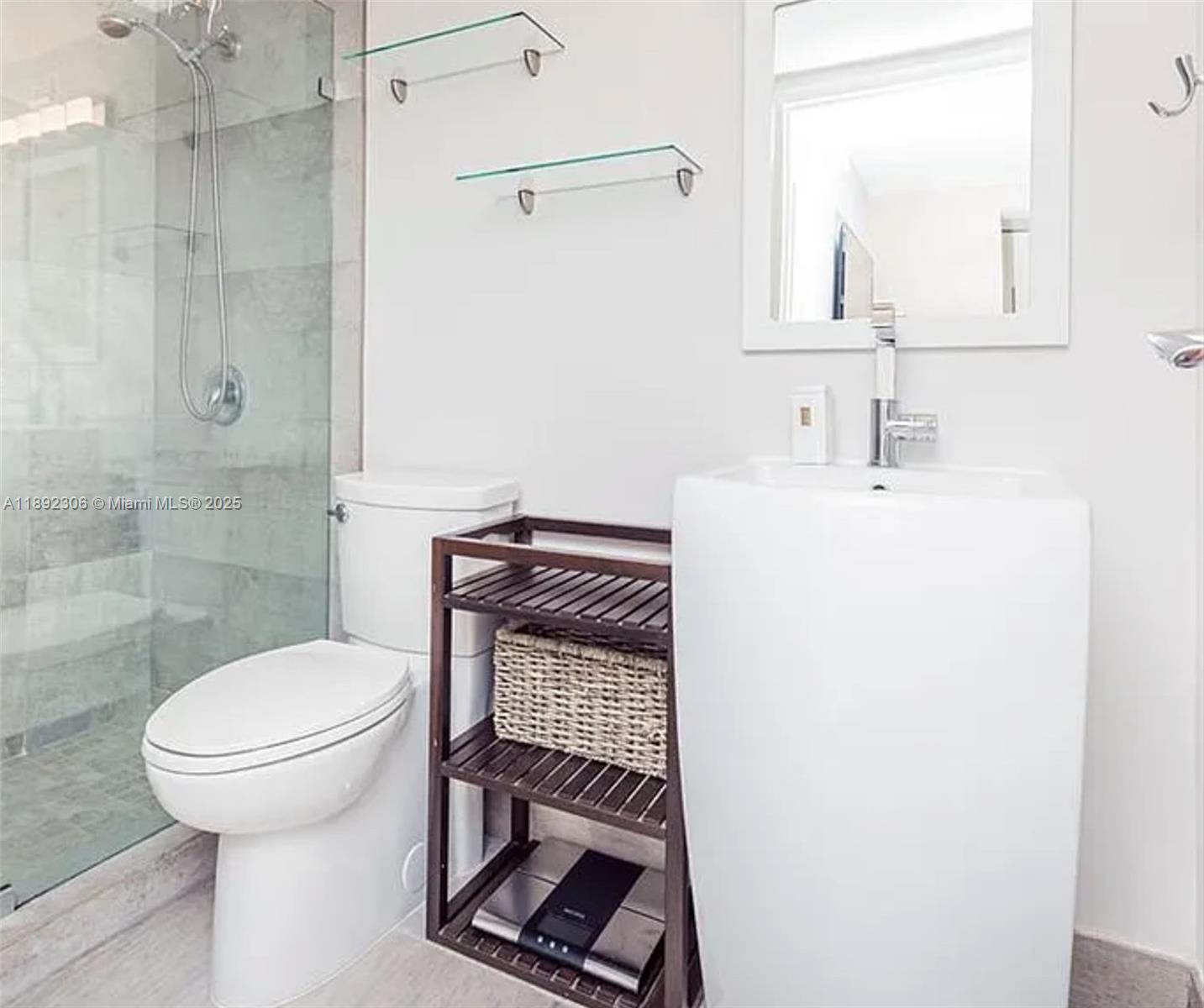 PLAZA OF AMERICAS CONDO P - Residential Lease
