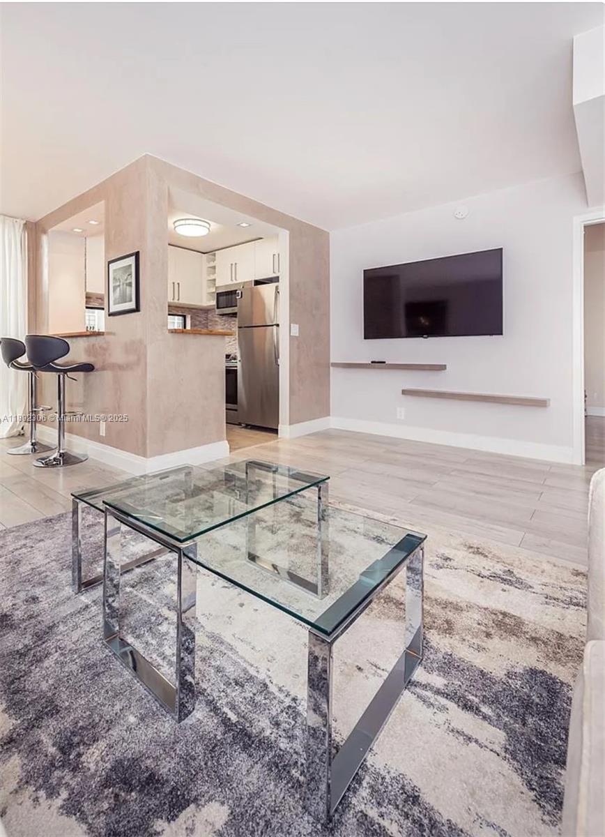 PLAZA OF AMERICAS CONDO P - Residential Lease