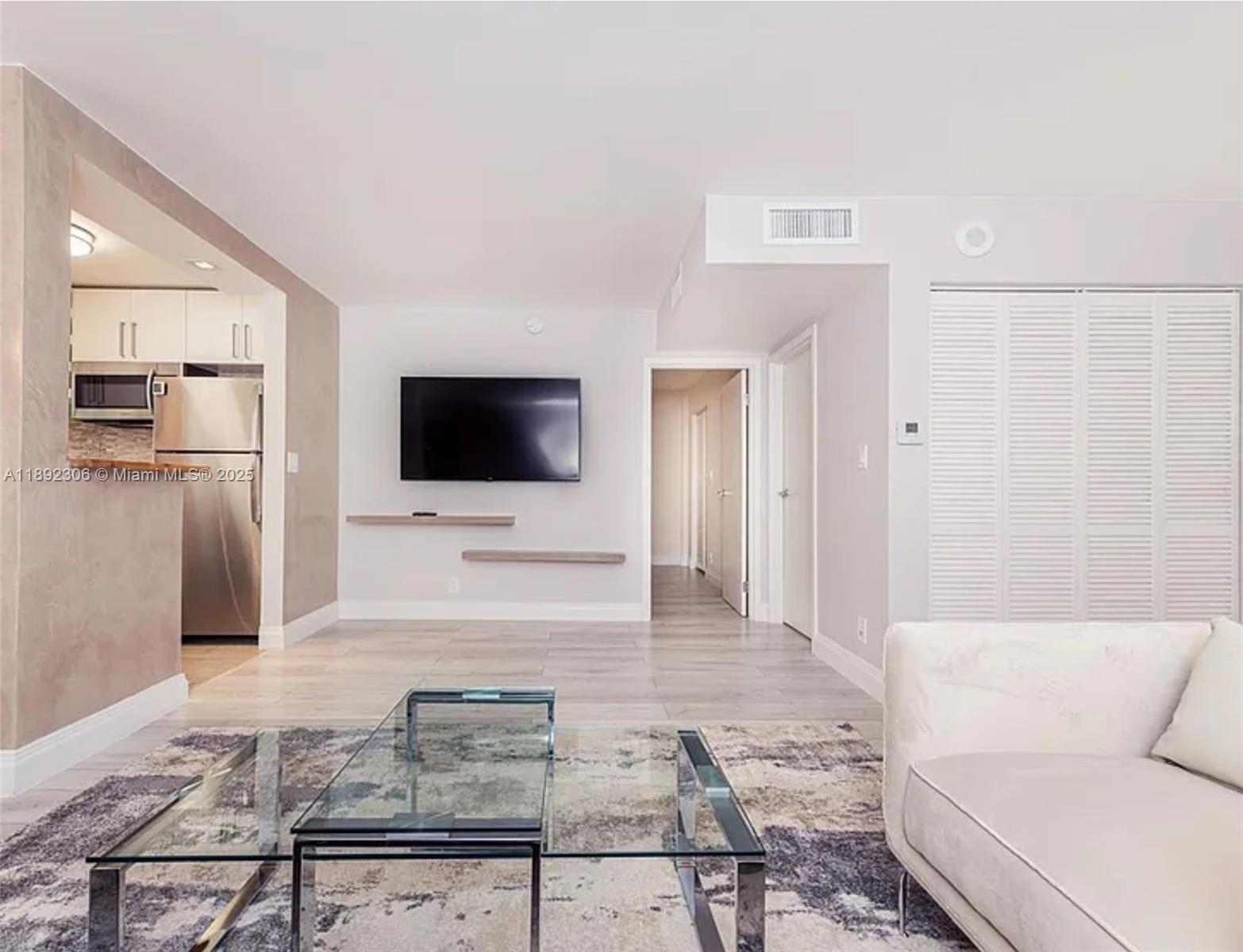 PLAZA OF AMERICAS CONDO P - Residential Lease