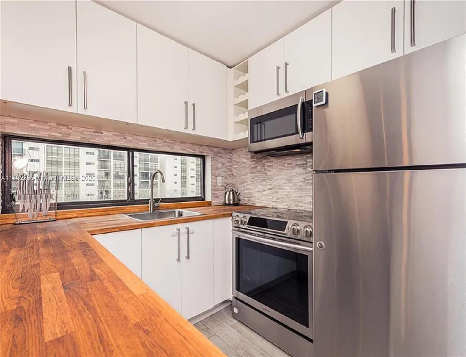 PLAZA OF AMERICAS CONDO P - Residential Lease