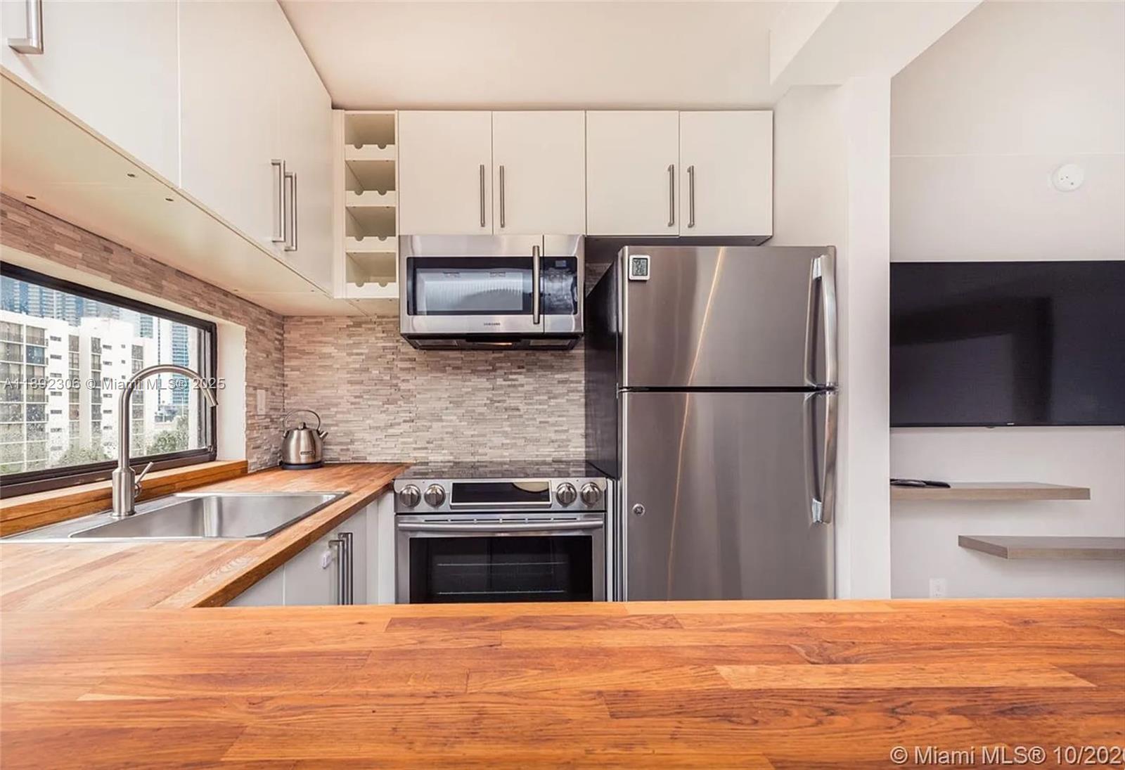 PLAZA OF AMERICAS CONDO P - Residential Lease