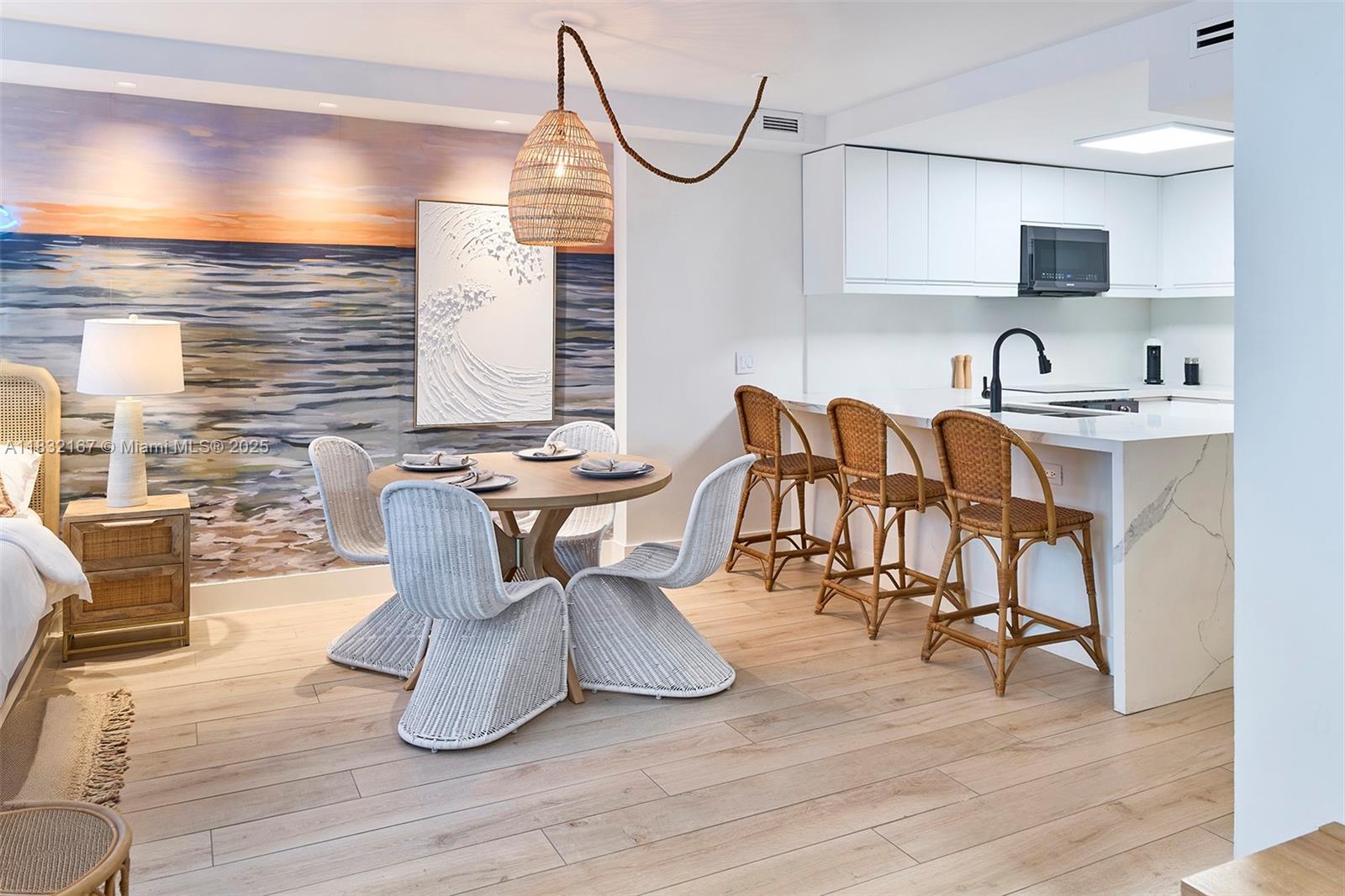 2301 Collins Ave 329