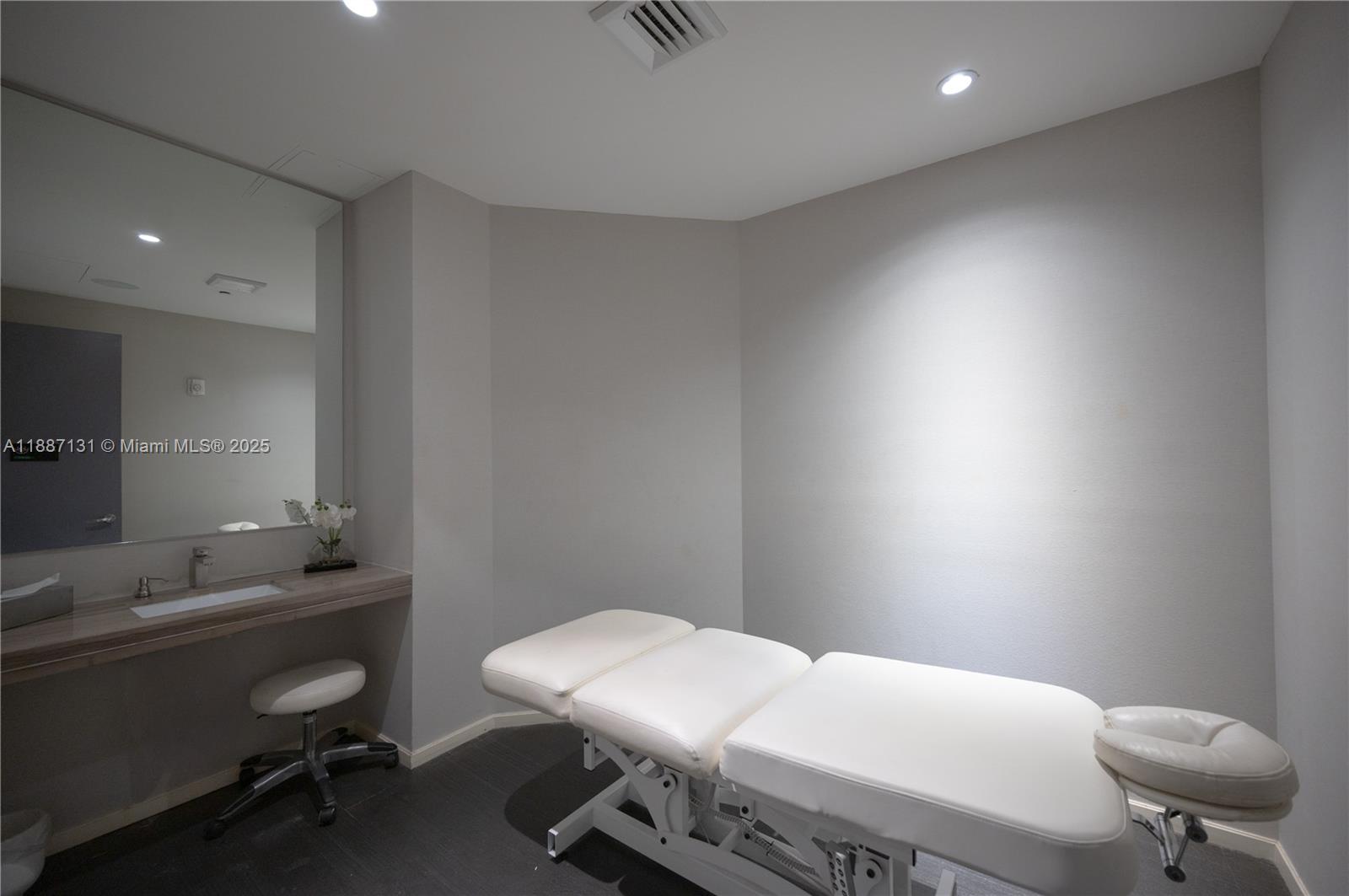 BRICKELLHOUSE CONDO - Residential