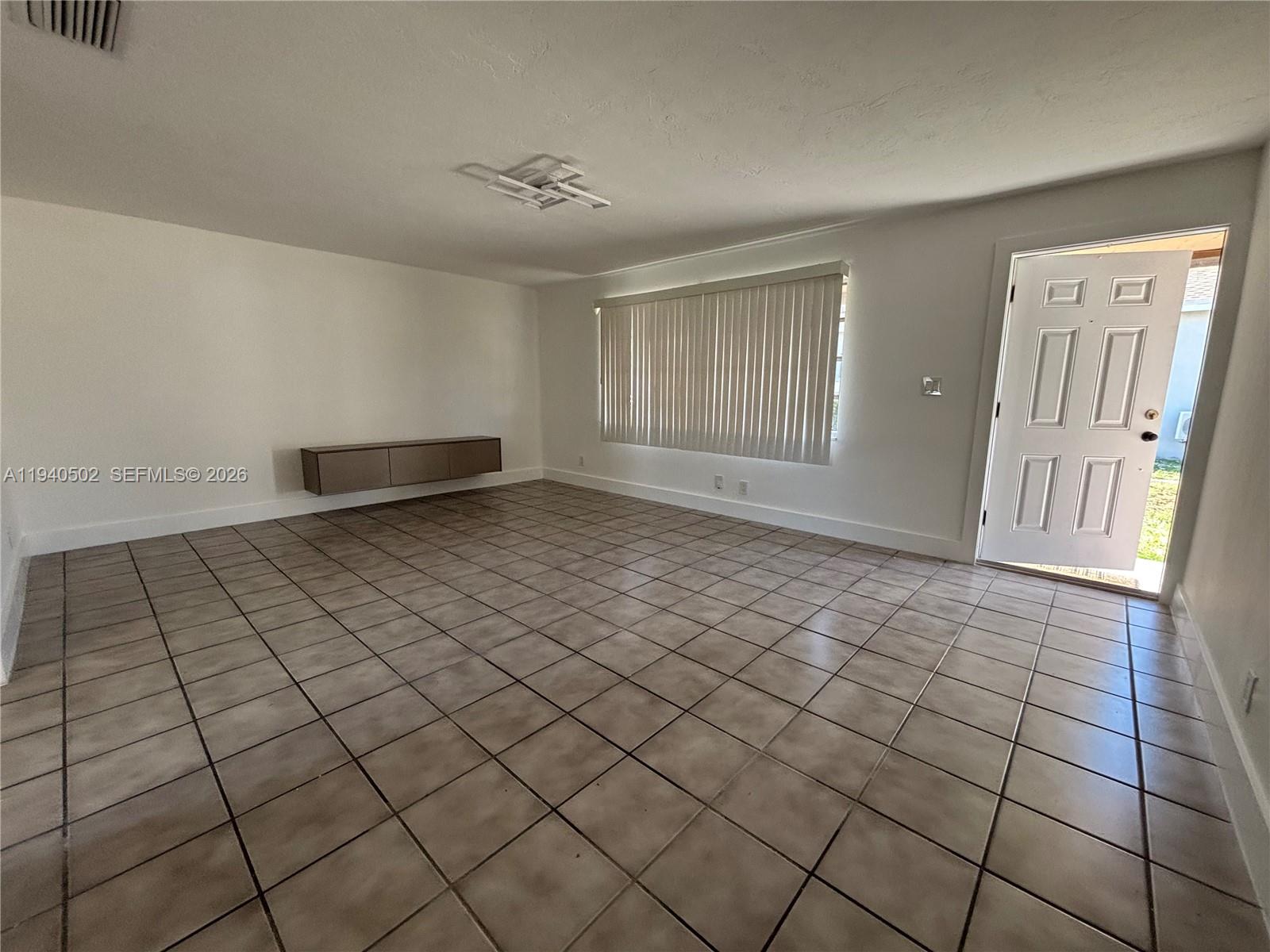 MIAMI GARDENS ESTATES - Residential Income