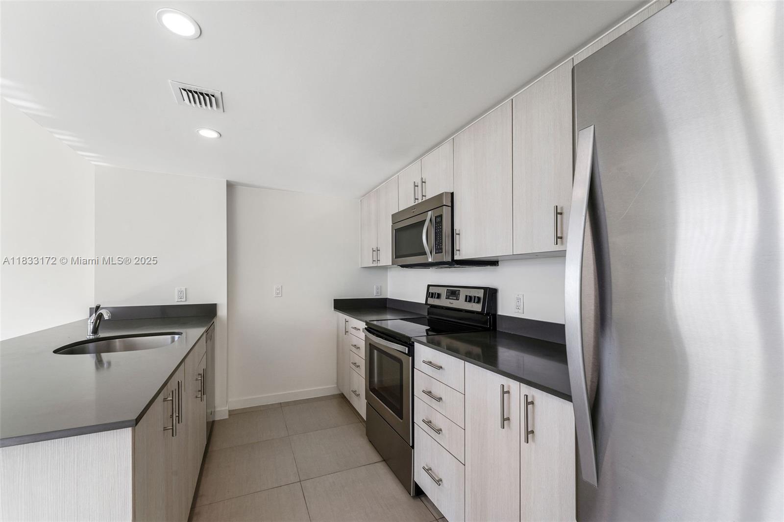 910 West Ave 0329
