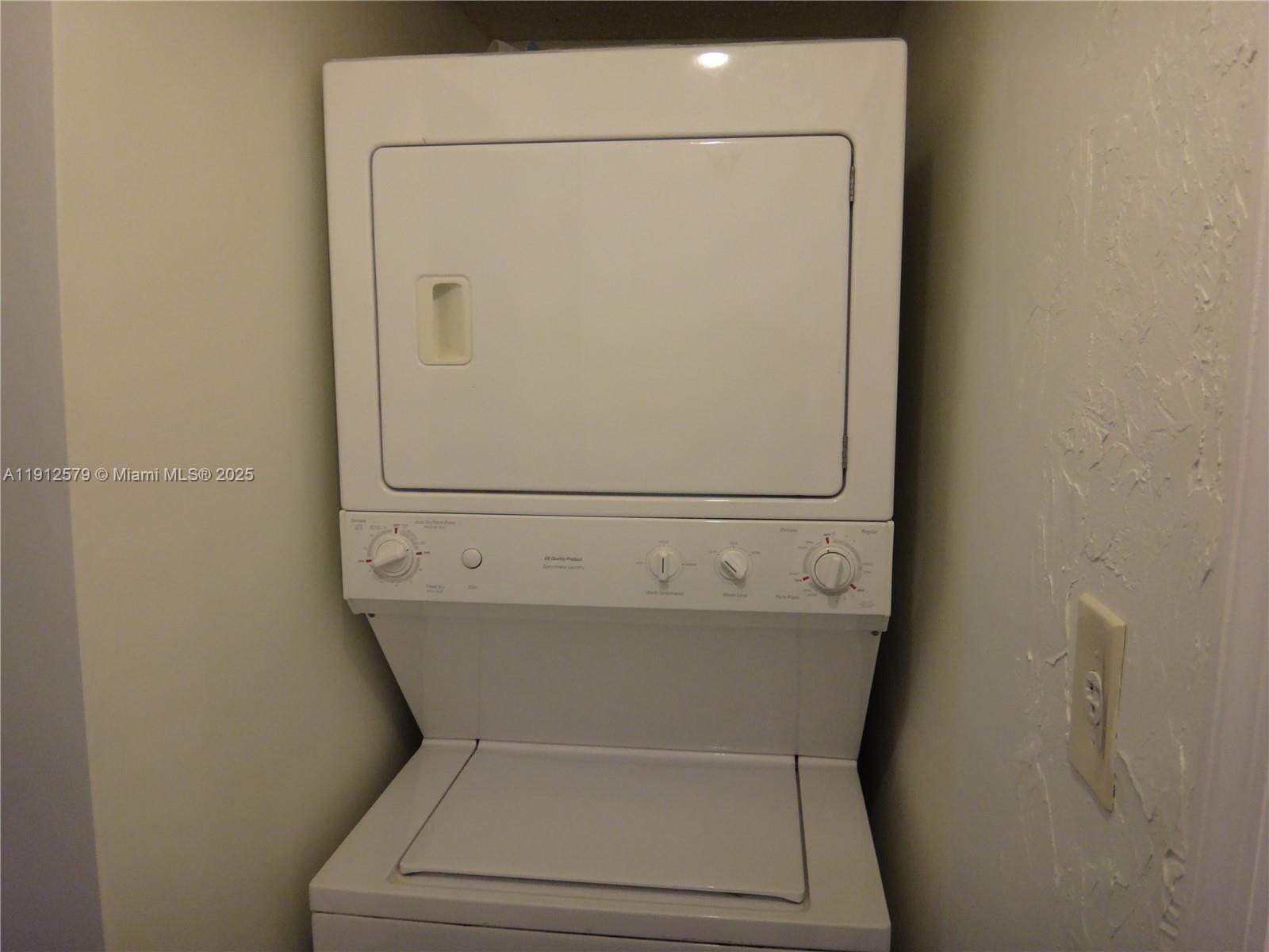 SAGA BAY TOWNHOMES - Residential Lease