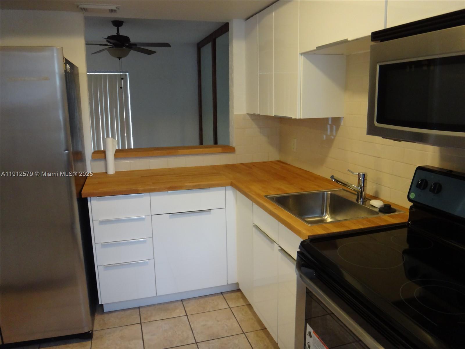 SAGA BAY TOWNHOMES - Residential Lease