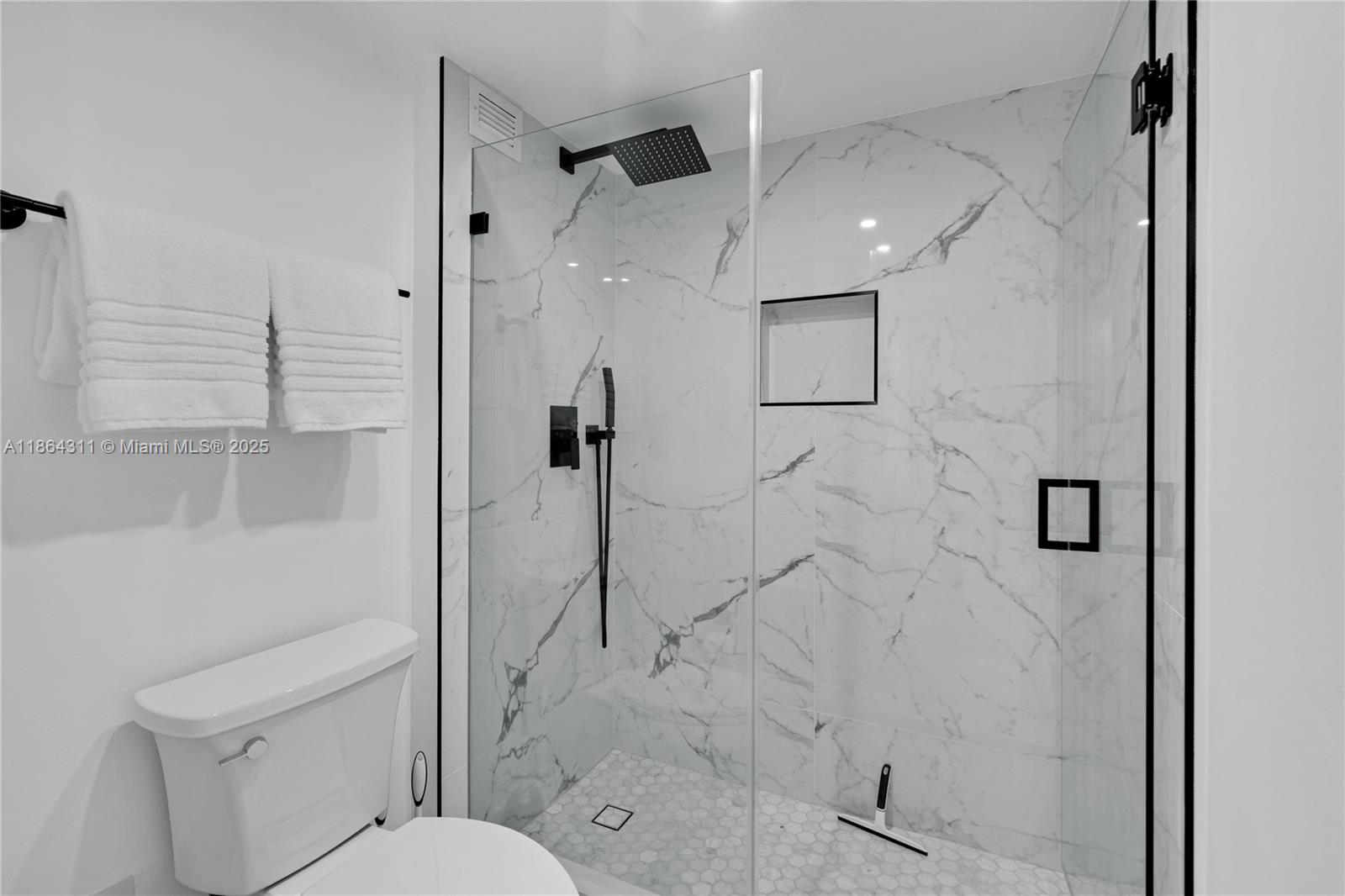 RONEY PALACE CONDO - Residential Lease