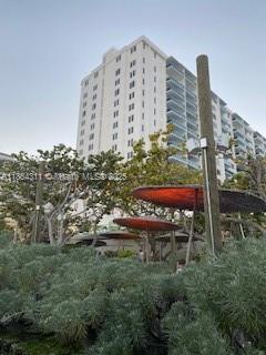 RONEY PALACE CONDO - Residential Lease