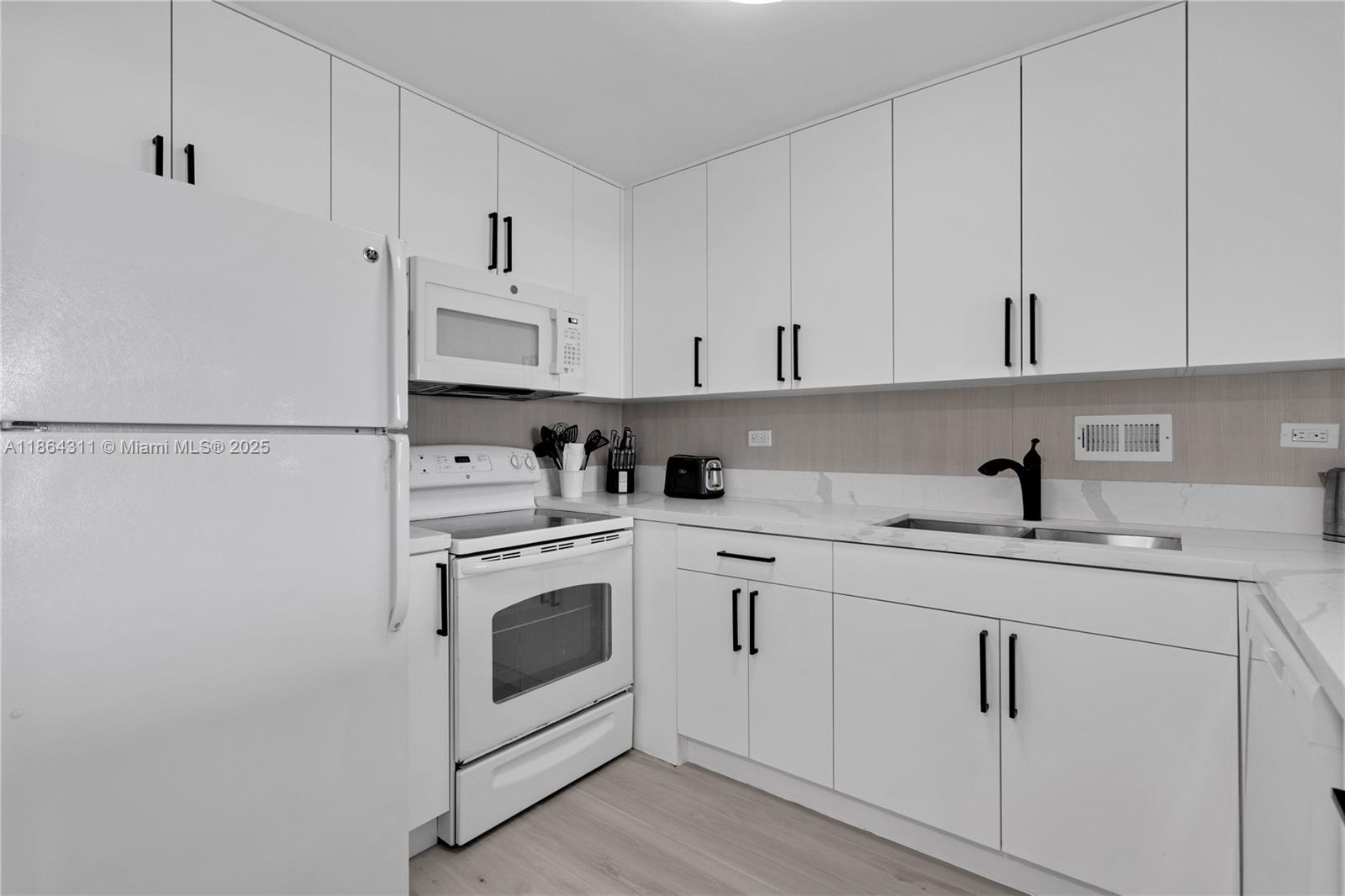 RONEY PALACE CONDO - Residential Lease