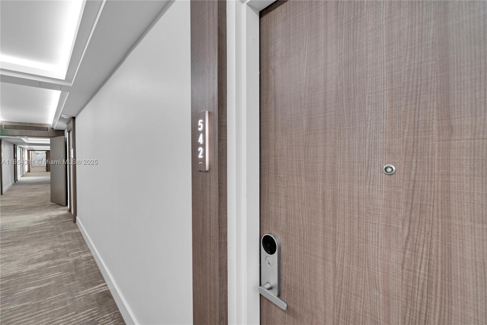 2301 Collins Ave 542