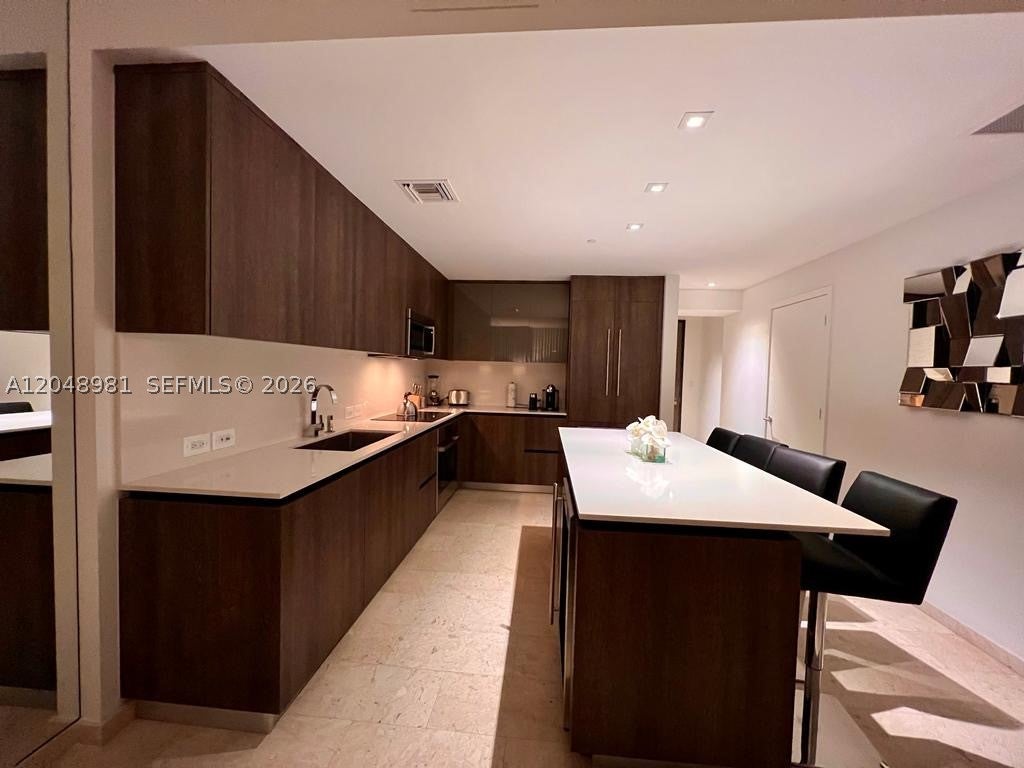 88 SW 7th St 808