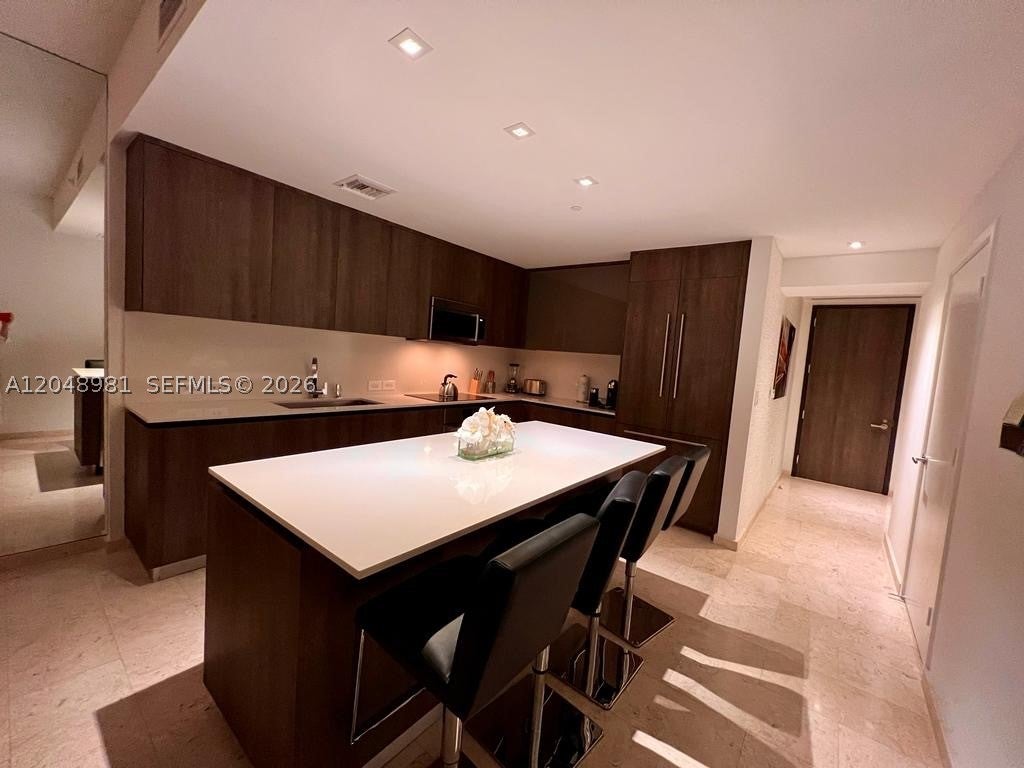 88 SW 7th St 808