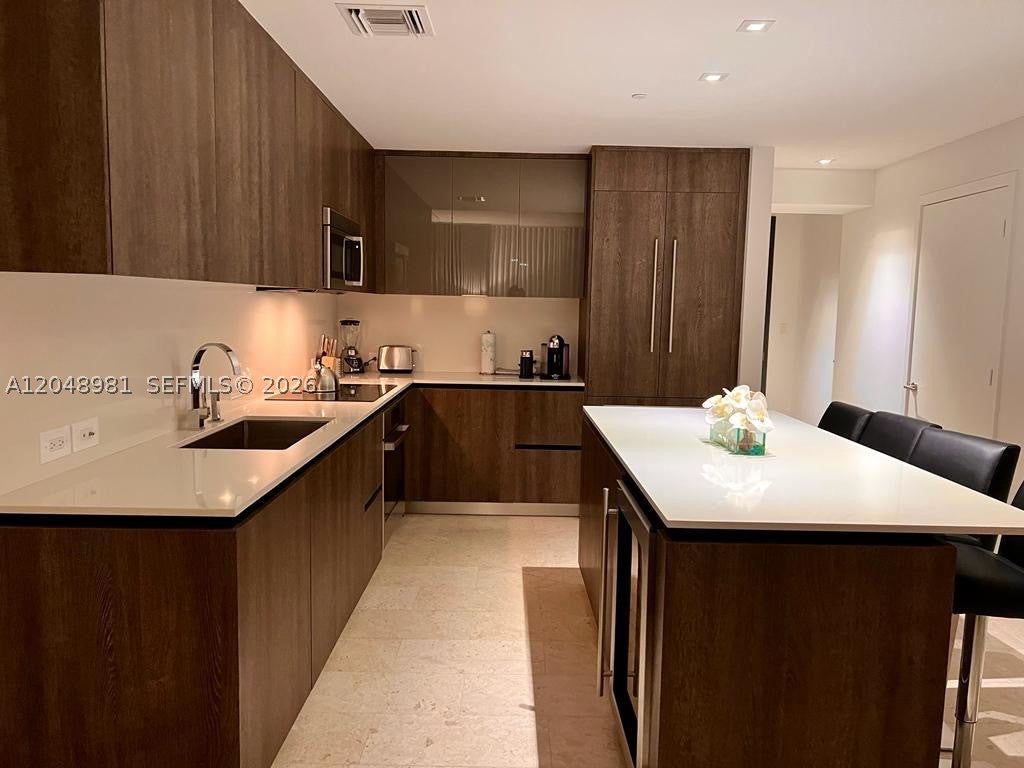 88 SW 7th St 808
