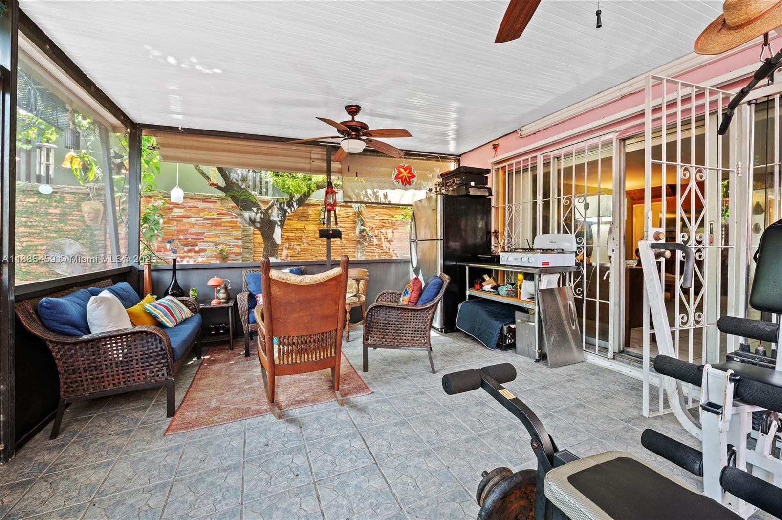 FIRST ADDN TO PALM SPRING - Residential