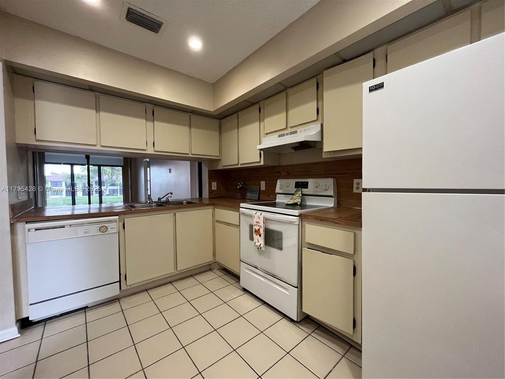 Photo of 203 Lake Pointe Dr #208, Oakland Park, FL 33309 (MLS # A11795426)