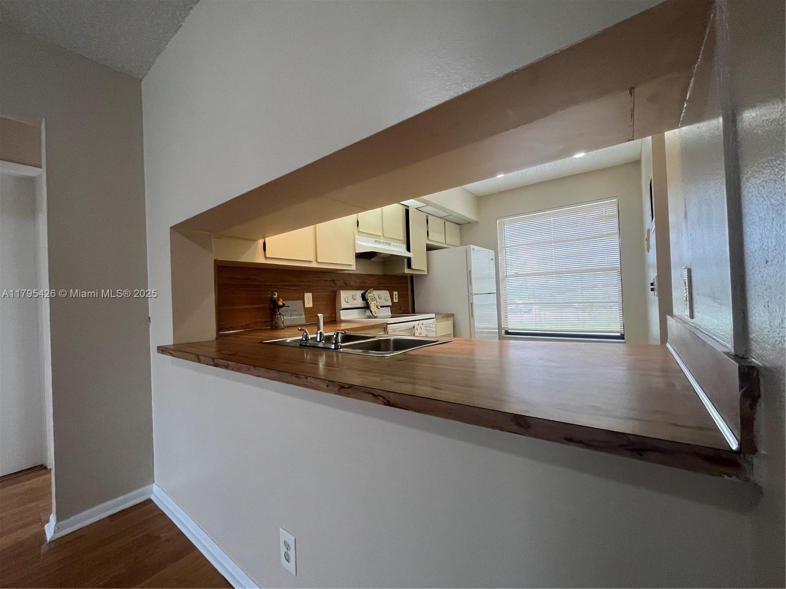 203 Lake Pointe Dr 208