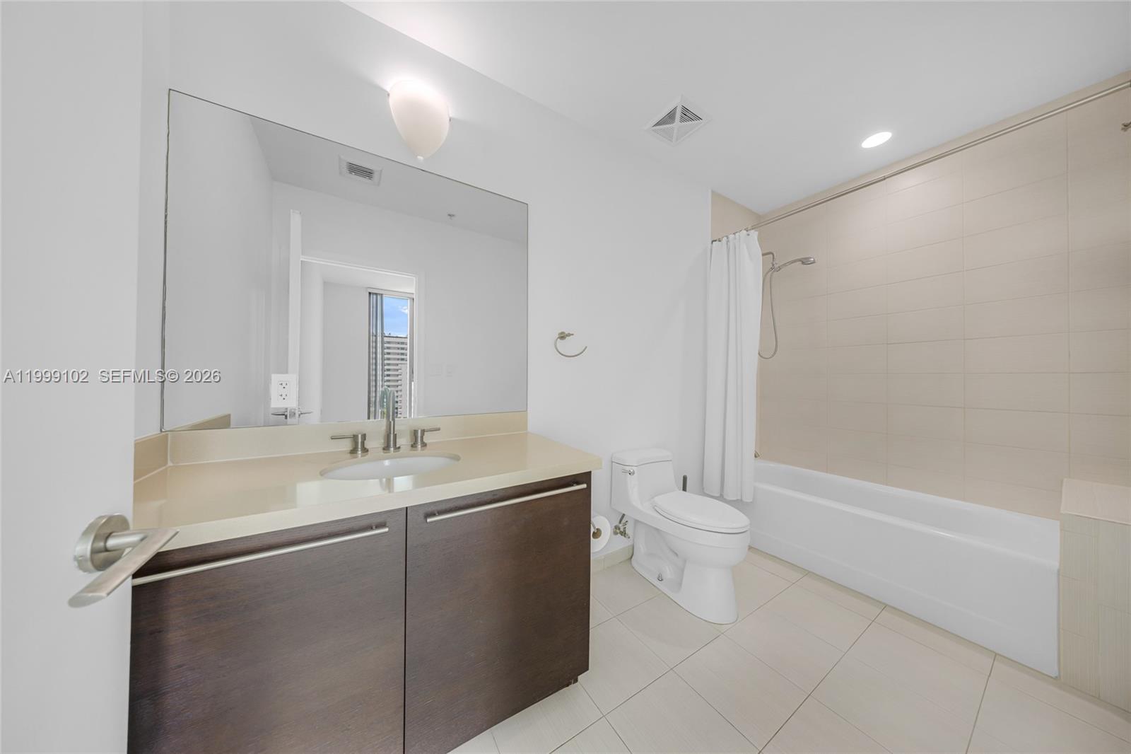 ELOQUENCE ON THE BAY COND - Residential Lease