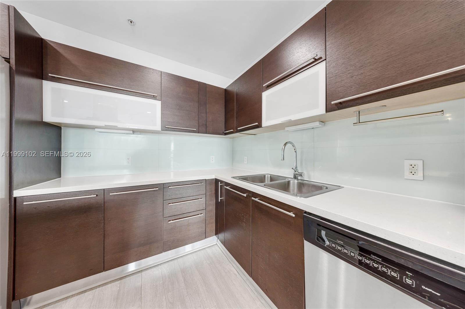 ELOQUENCE ON THE BAY COND - Residential Lease
