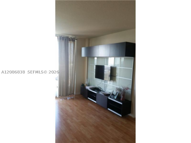 19501 W COUNTRY CLUB DR 2305