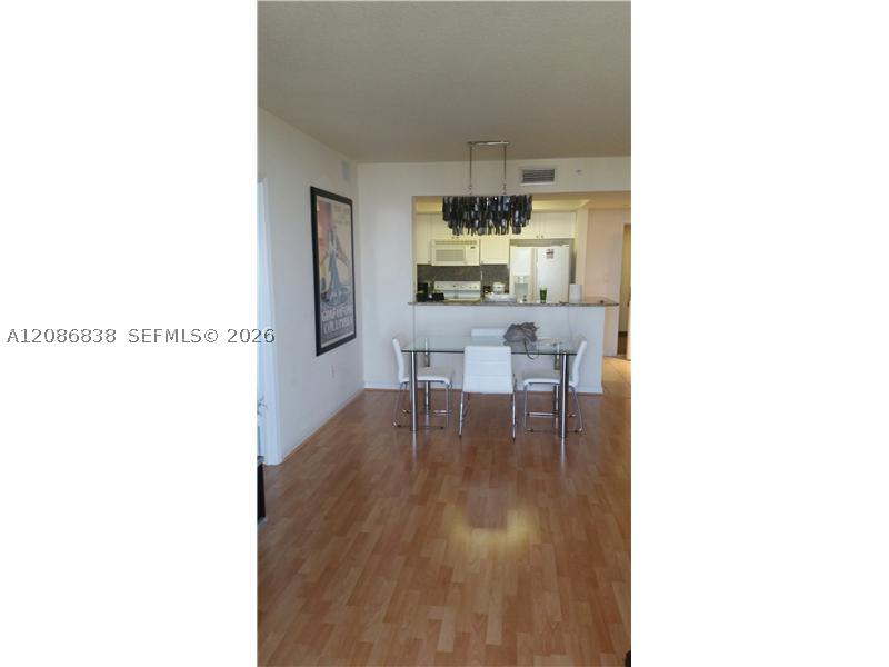 19501 W COUNTRY CLUB DR 2305