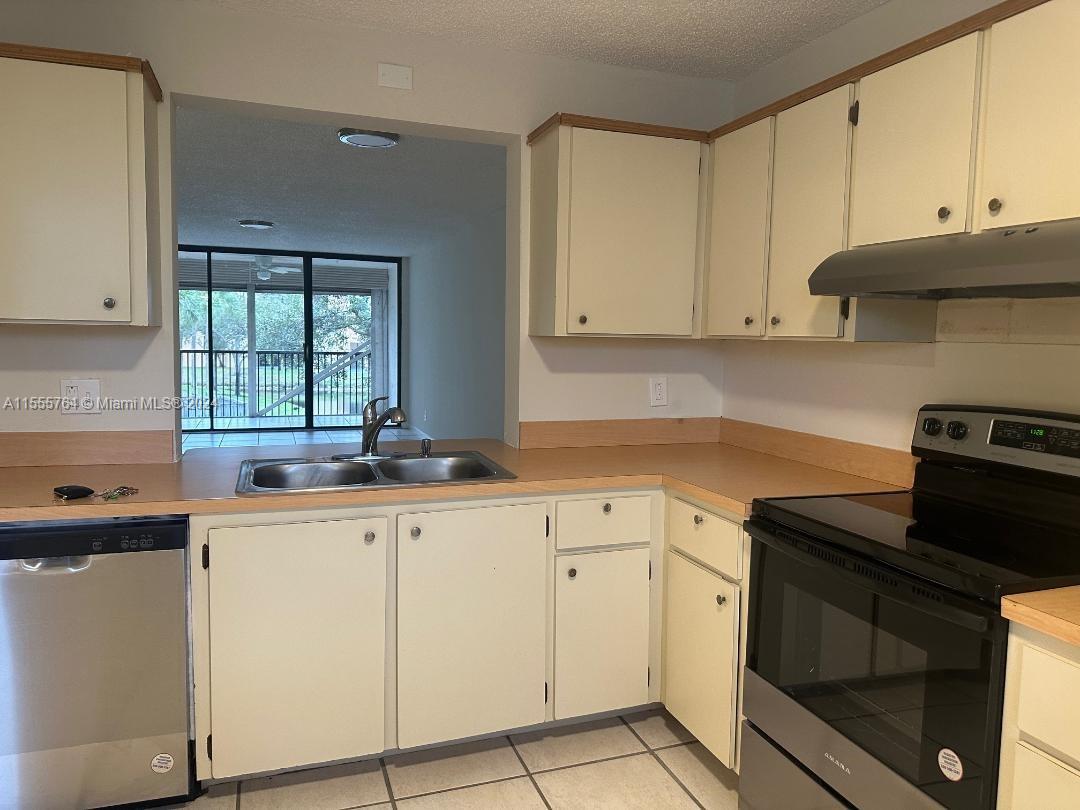 Property for Sale at 8592 W Sunrise Blvd 214, Plantation, Miami-Dade County, Florida - Bedrooms: 2 
Bathrooms: 2  - $235,000