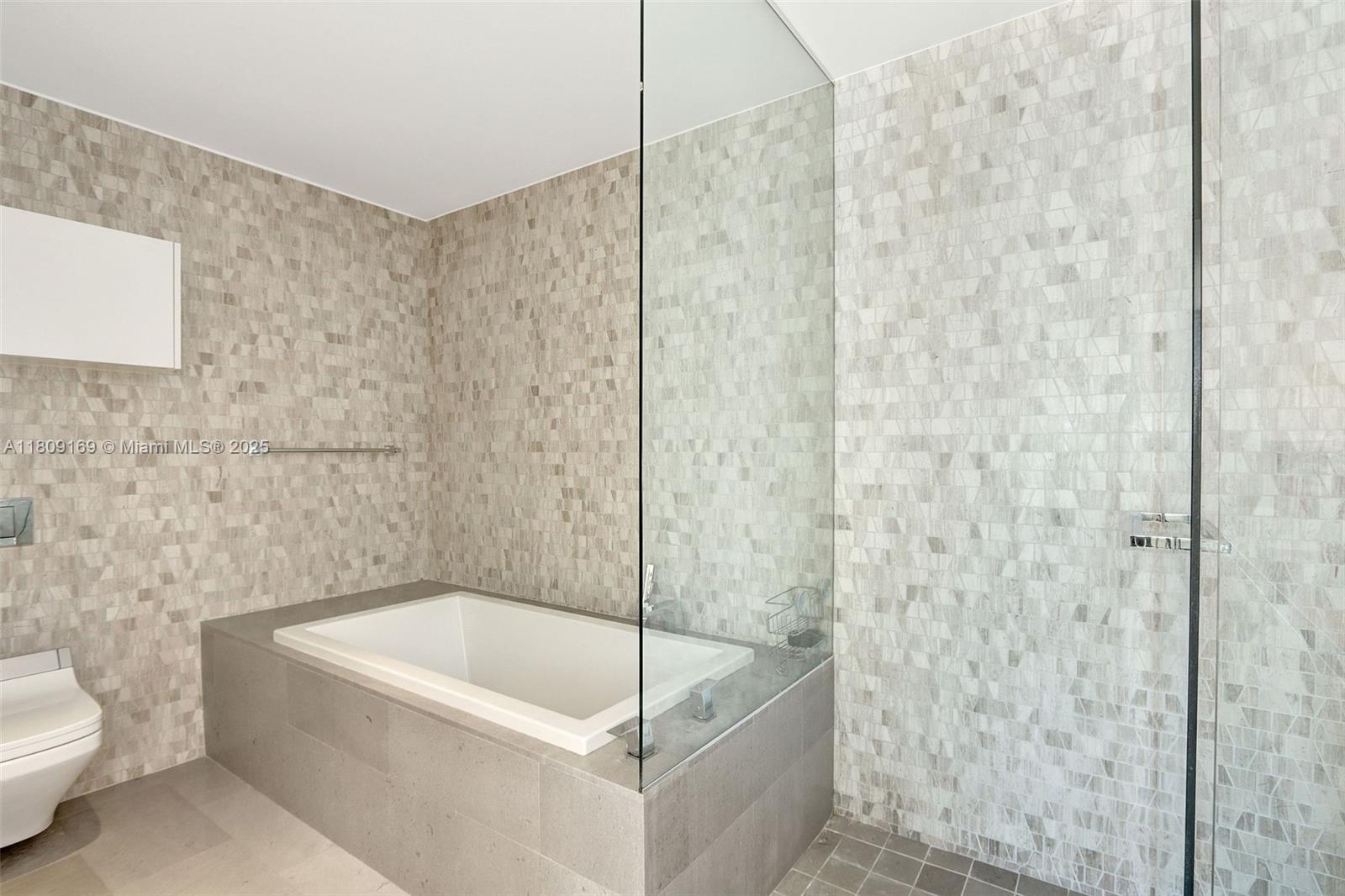 REACH CONDO - Residential