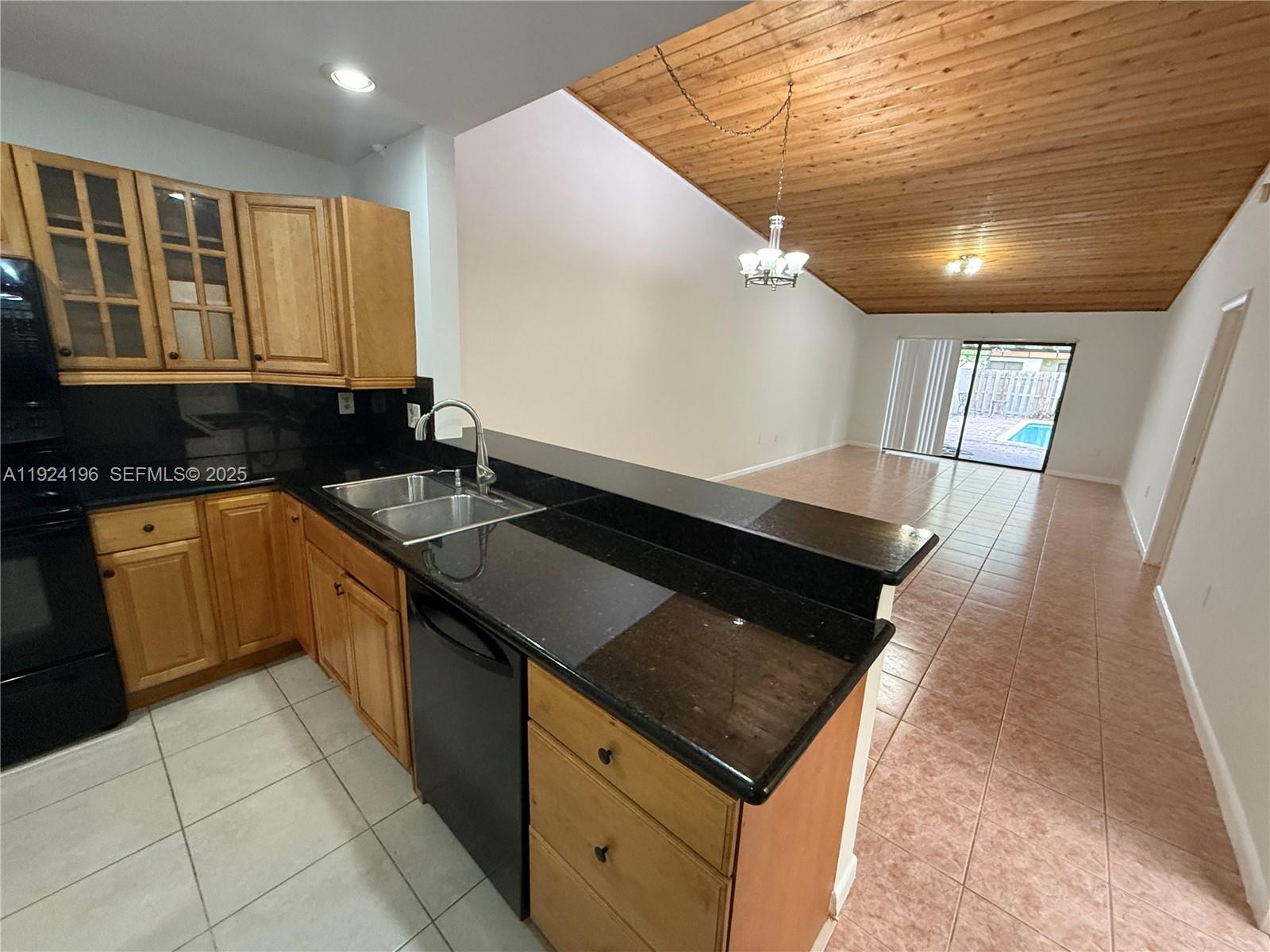 TAMERLANE - Residential Lease