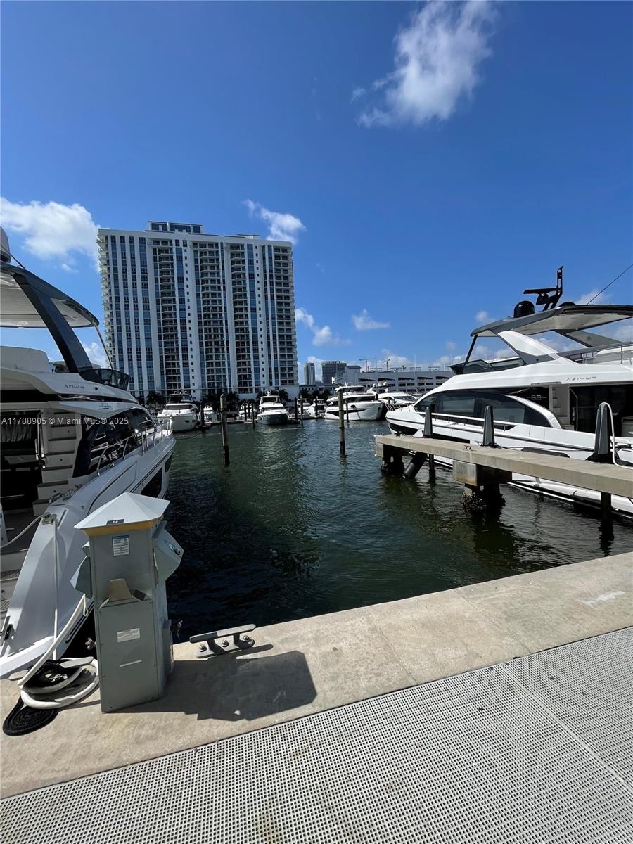 17211 Biscayne Blvd #100