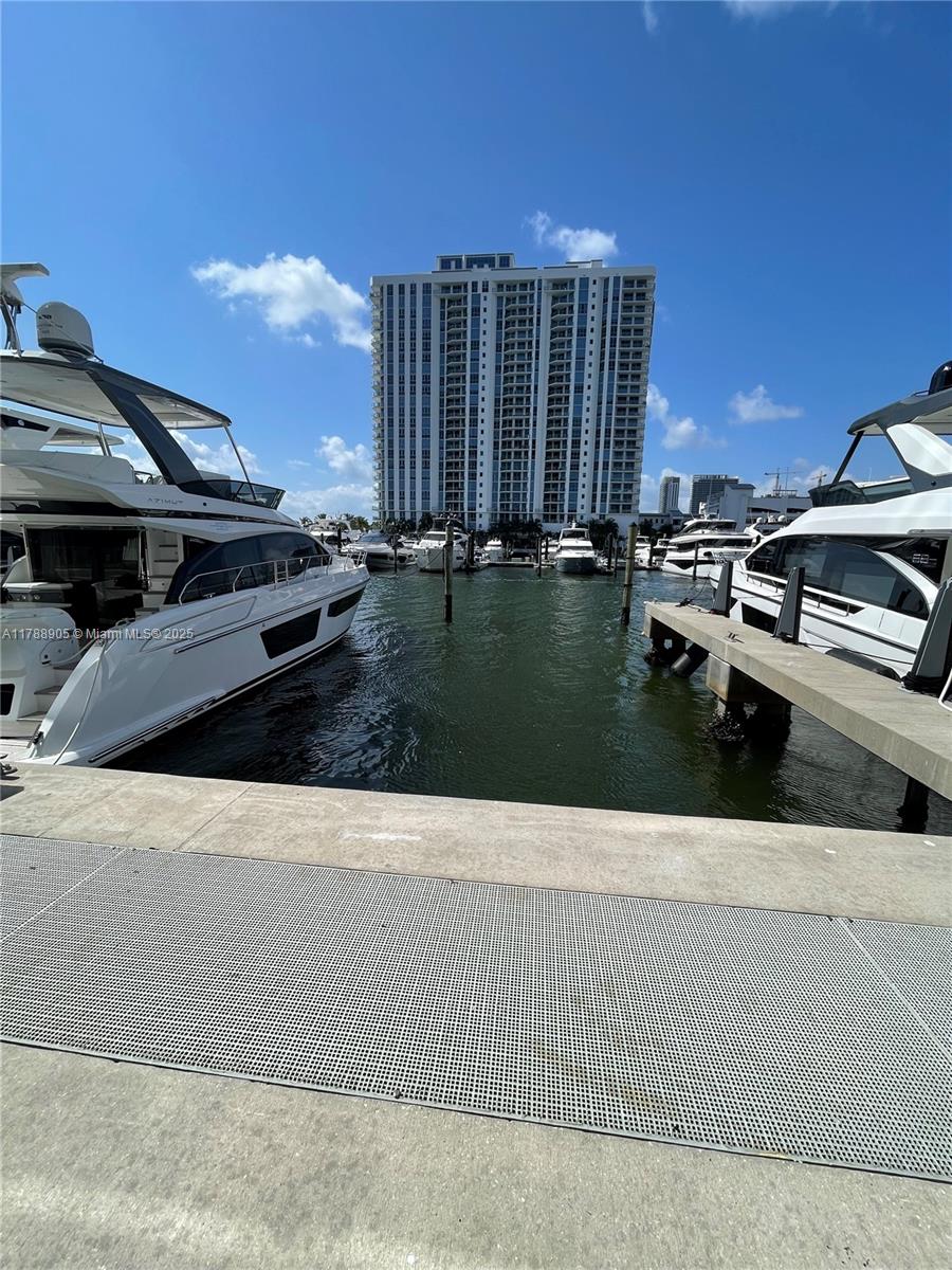 17211 Biscayne Blvd #100