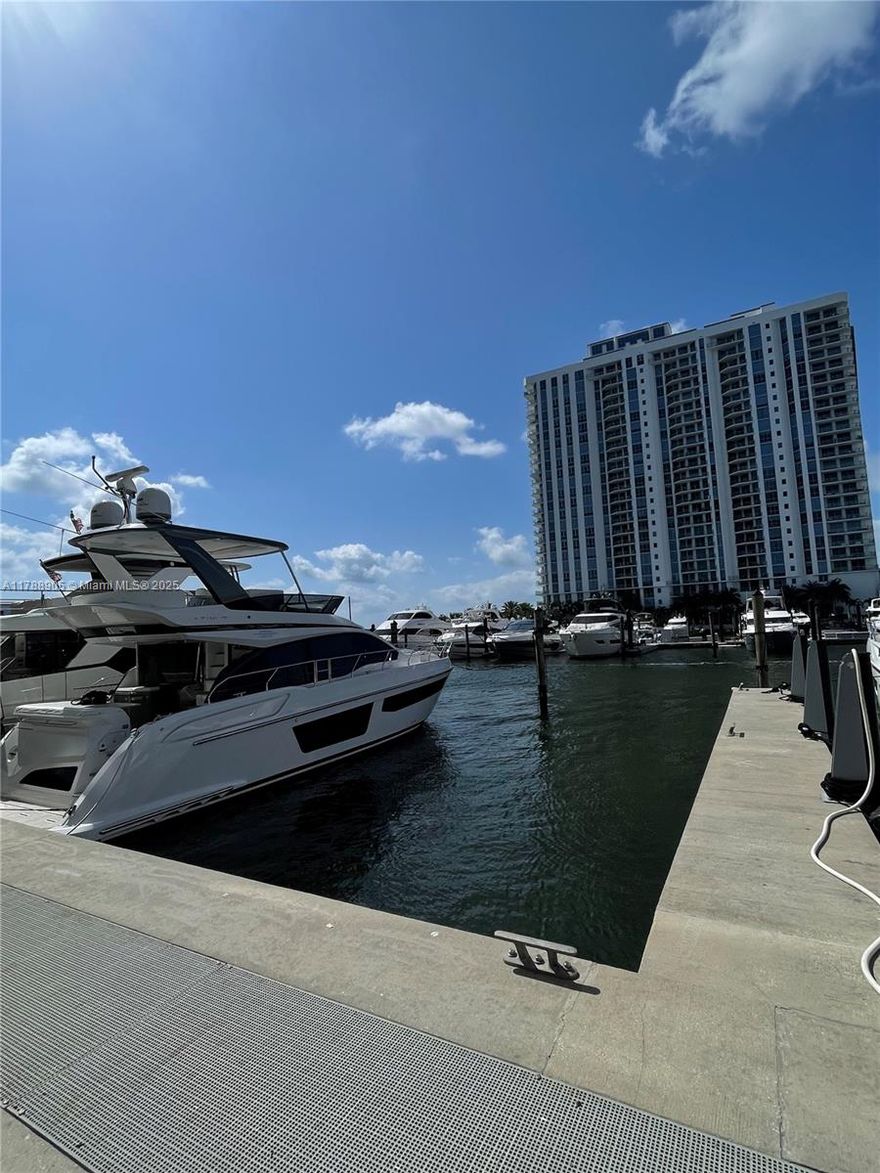 Restricted Boat Split. Fits up to 75'Yacht. Full Service Marina, offers, fuel pump station, 24 hours security, Marina Store, parking, ice machine, restrooms and much more... Owner for this split must be a residence or either Nort or South tower. Split is located at a premium spot on the North Tower. Easy  to show.