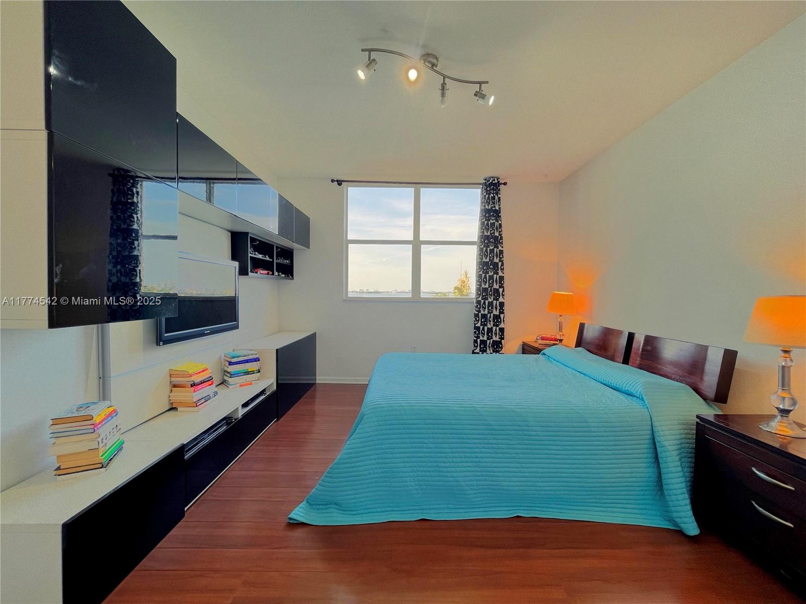 BAYVIEW CONDO AT NORTH BA - Residential