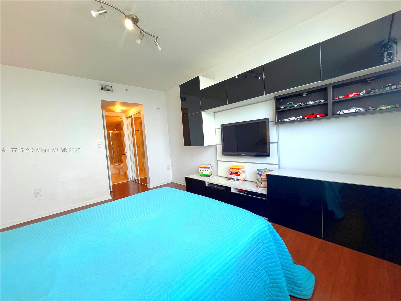 BAYVIEW CONDO AT NORTH BA - Residential