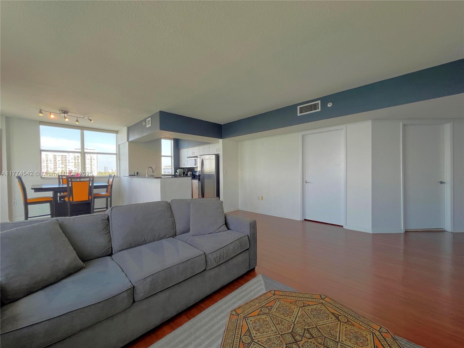 BAYVIEW CONDO AT NORTH BA - Residential