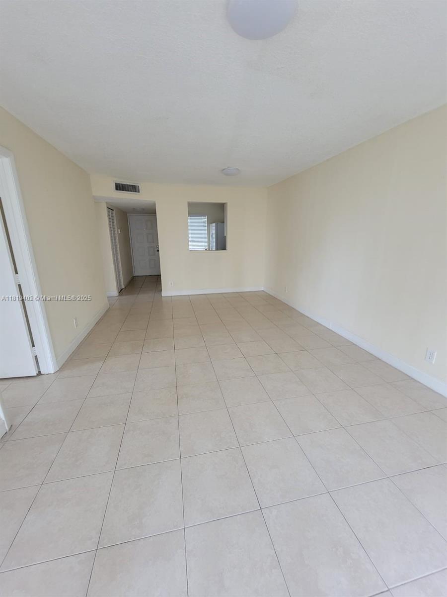 LAKESHORE AT UNIVERSITY P - Residential