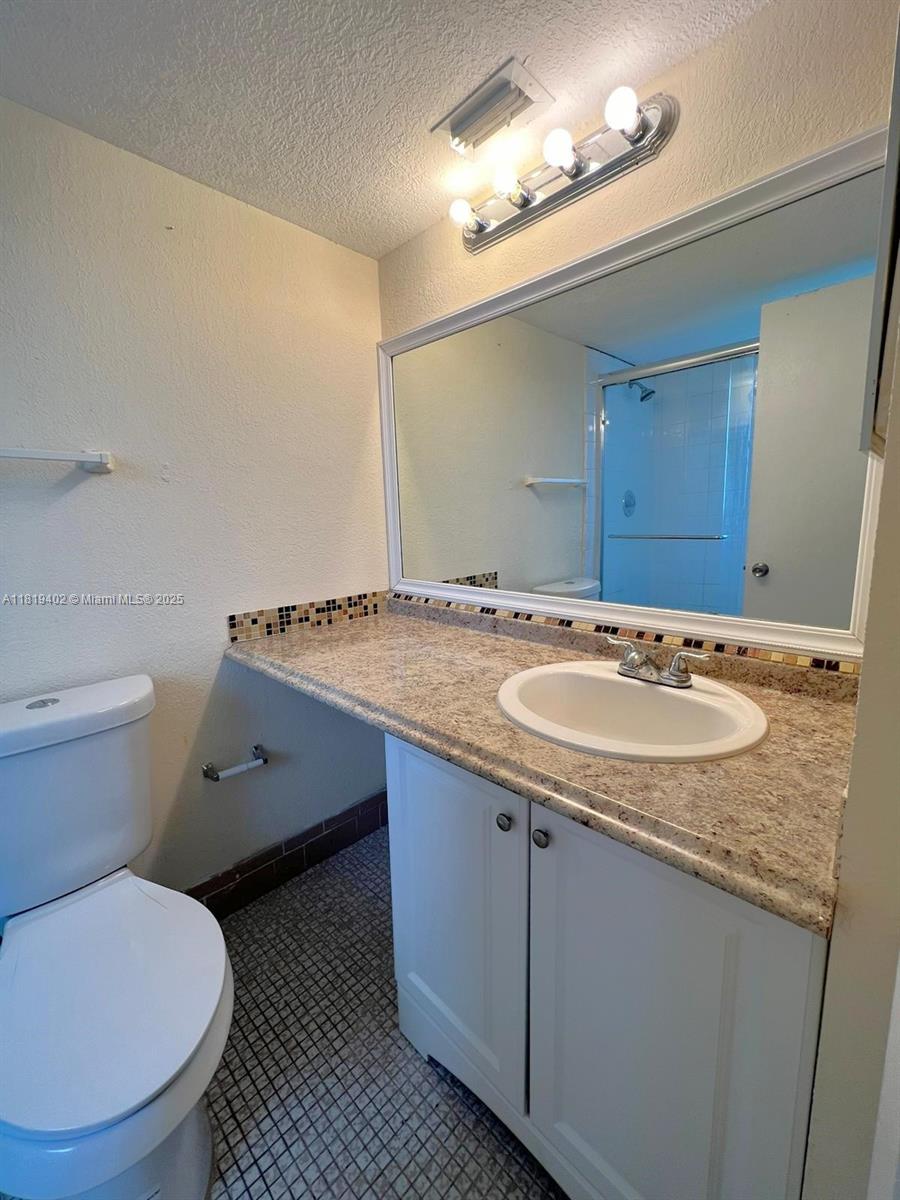 LAKESHORE AT UNIVERSITY P - Residential