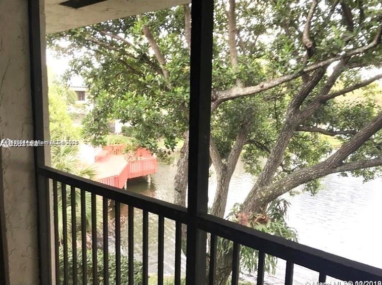 8082 NW 15th Mnr 8082