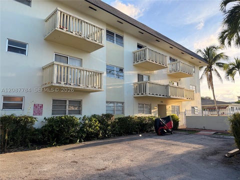 Photo of 770 NE 128th St #304, North Miami, FL 33161 (MLS # A12087784)