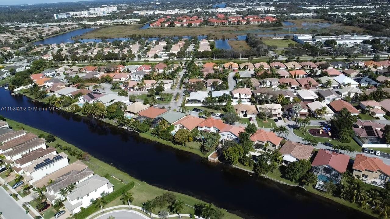 PEMBROKE LAKES SOUTH - Residential