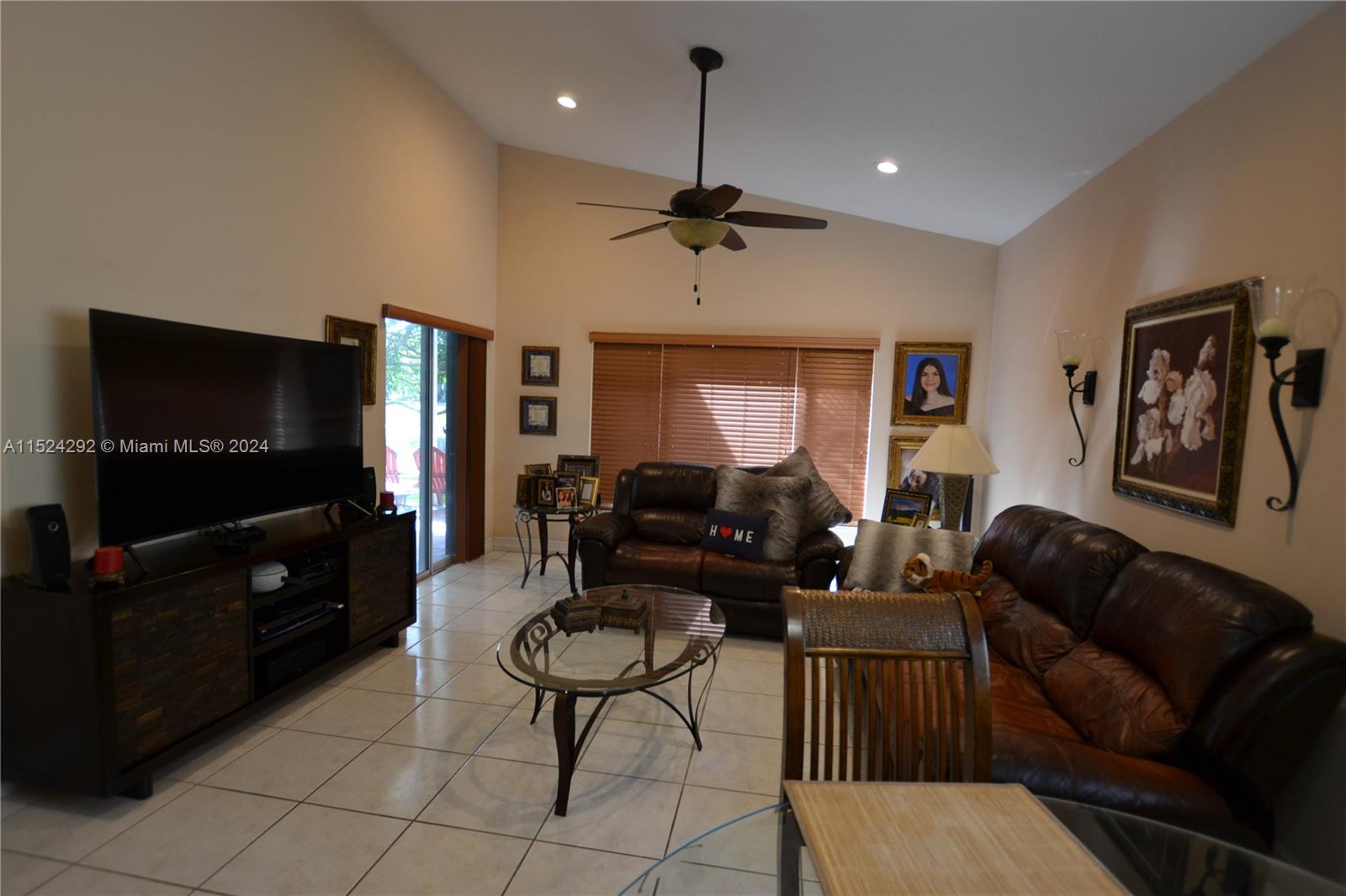 PEMBROKE LAKES SOUTH - Residential