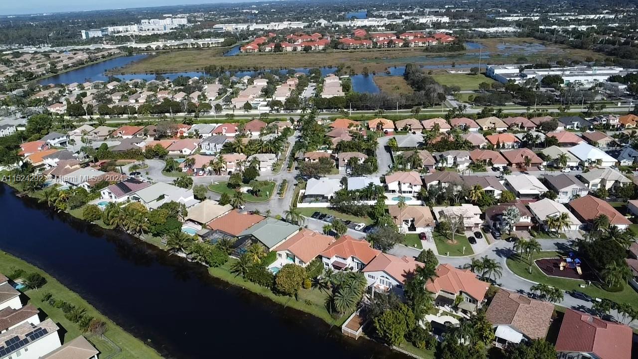 PEMBROKE LAKES SOUTH - Residential