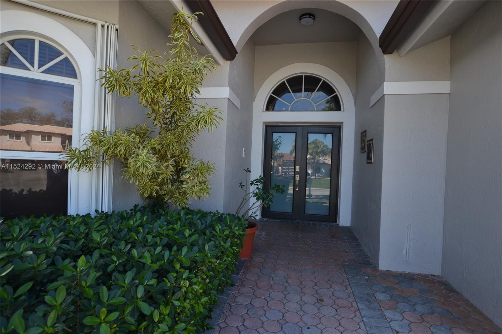 PEMBROKE LAKES SOUTH - Residential