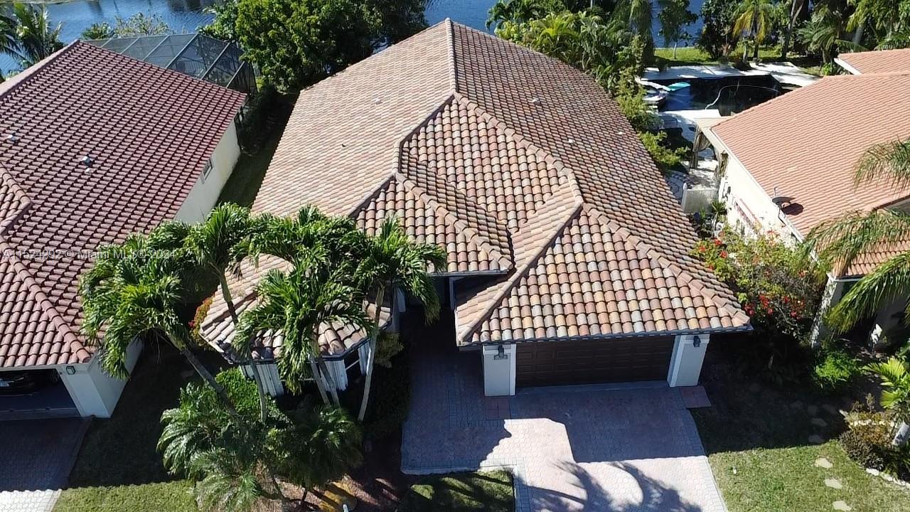 PEMBROKE LAKES SOUTH - Residential